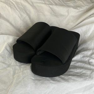 Women’s size 8 Volcom Platform Slides